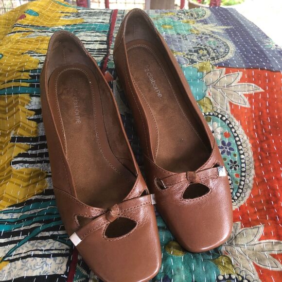 Liz Claiborne Shoes - Liz Claiborne brown leather ballet shoes  bows, silver trim Size 8M